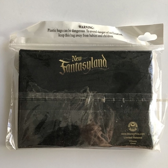 NEW Disney 2012 Fantasyland Grand Opening Cast Member Pin & Litho Magic Kingdom. - Picture 9 of 13